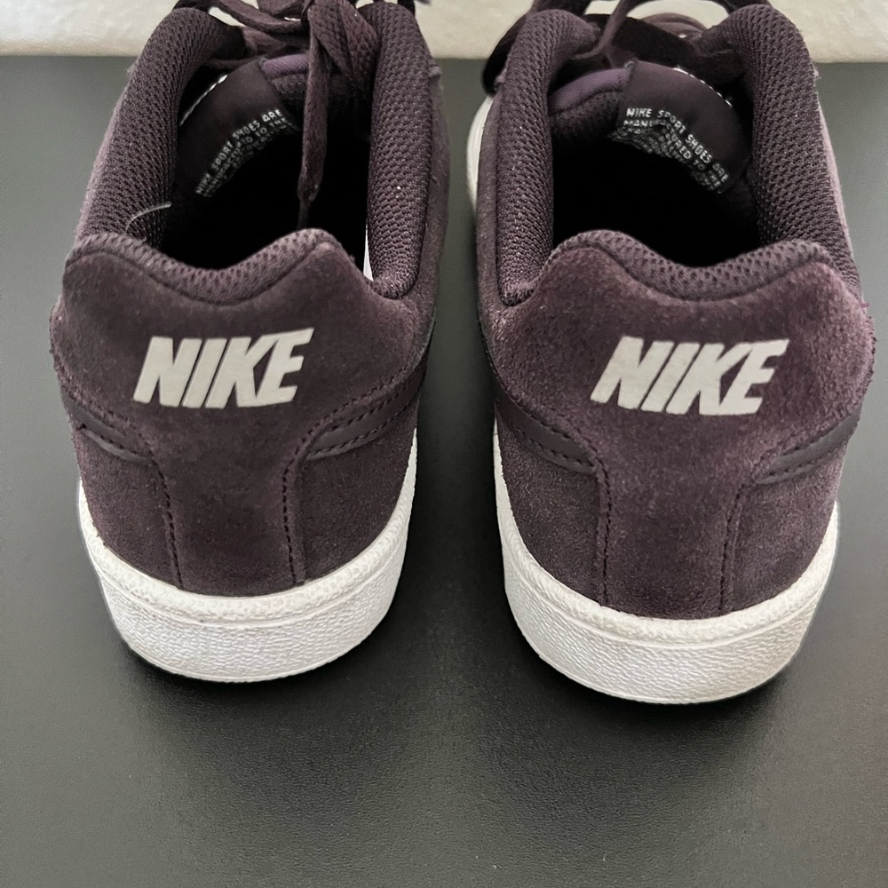 Nike Women’s Purple suede Sneakers sz 8 - Picture 5 of 6